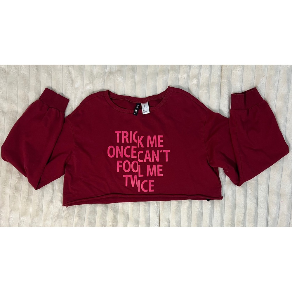 HM Divided Burgundy Cropped Graphic Sweatshirt Trick Me‎ Once Cant Fool Me Twice